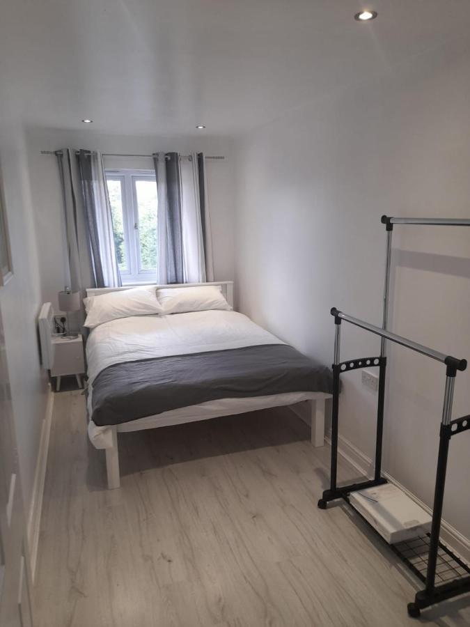 Penthouse Apartment Free Wi-Fi & Parking Occasional Bed Available Солігалл Екстер'єр фото