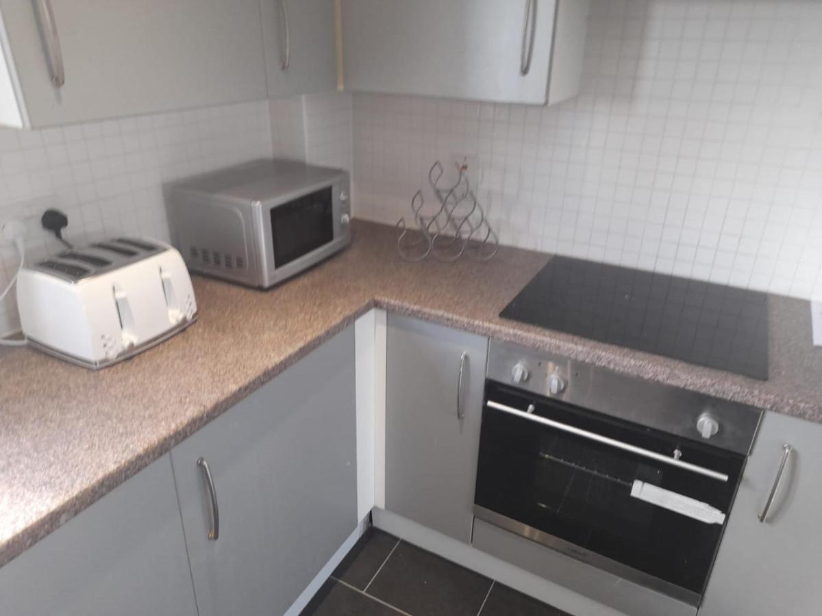 Penthouse Apartment Free Wi-Fi & Parking Occasional Bed Available Солігалл Екстер'єр фото
